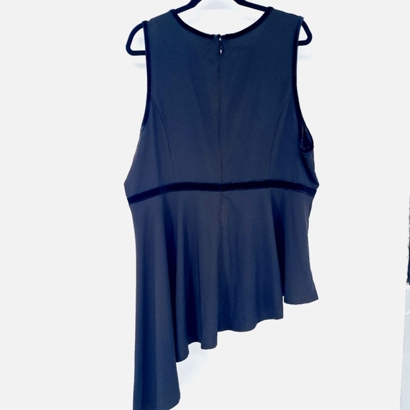 Torrid Black Asymmetrical Hem Velvet Trim Blouse Size 3X NEW - Picture 3 of 8